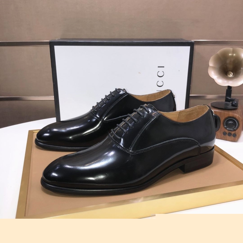 G*u*i leather shoes